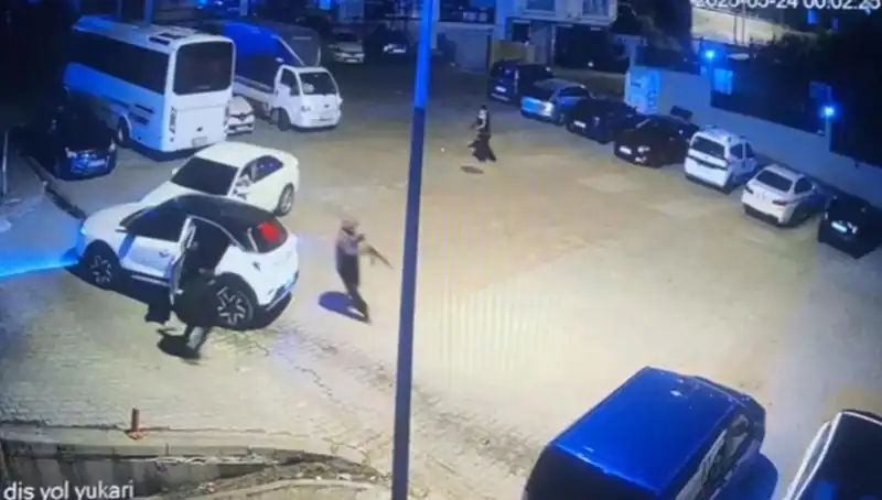 Kağıthane'de Kalaşnikovlu Saldırı: Maskeli Soyguncuların Sırrı Ne?