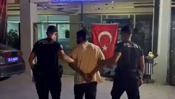 İzmir’de 18 Yıl 9 Ay Hapis Cezası Olan Firari Suçlu Yakalandı
