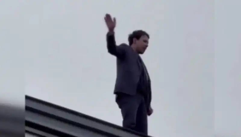 Milletvekili Meclis Çatısına Çıktı! Neden Eyleme Geçti?
