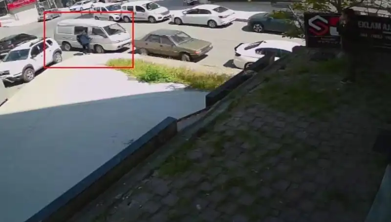 Hırsızlık Anında Yakaladığı Araç Sahibi, Suçluyu Gözaltına Aldı