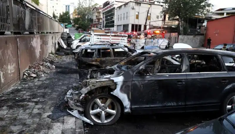 Sanayide Tamir Bekleyen Araçlar Alev Alev Yandı: Olayın Detayları