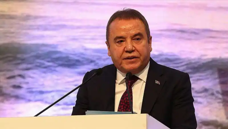 Antalya’nın Lideri Muhittin Böcek: Hayatı ve Siyasi Kariyeri