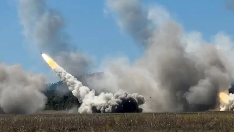 Avustralya'nın En Büyük Askeri Tatbikatında HIMARS Atışı: Tarihi Bir İlk!